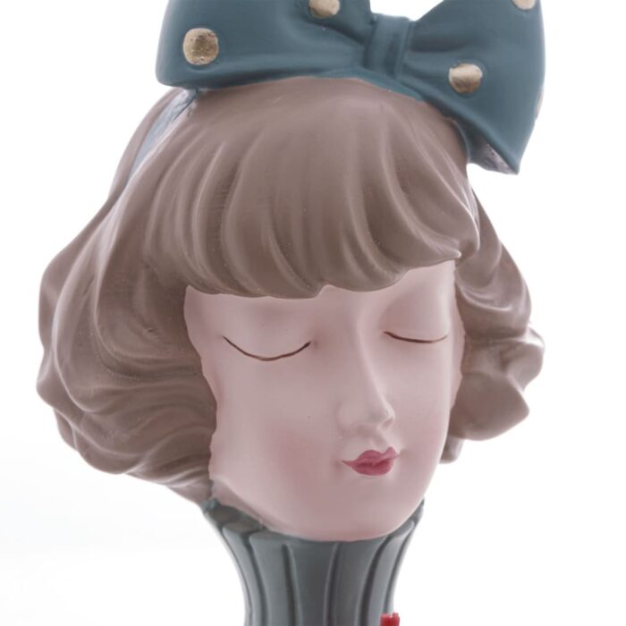 Figura decorativa de resina boneca com maçã - Imagem 2
