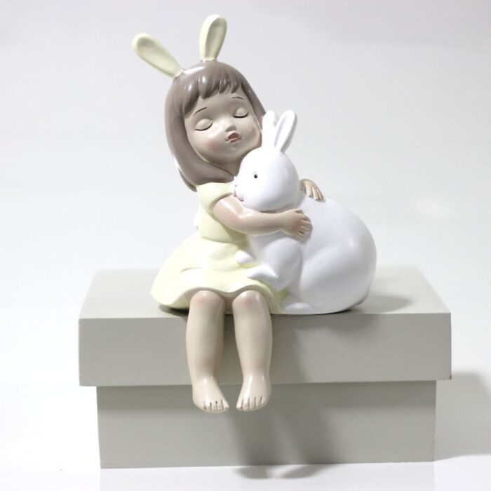 Estatueta de resina menina com coelho