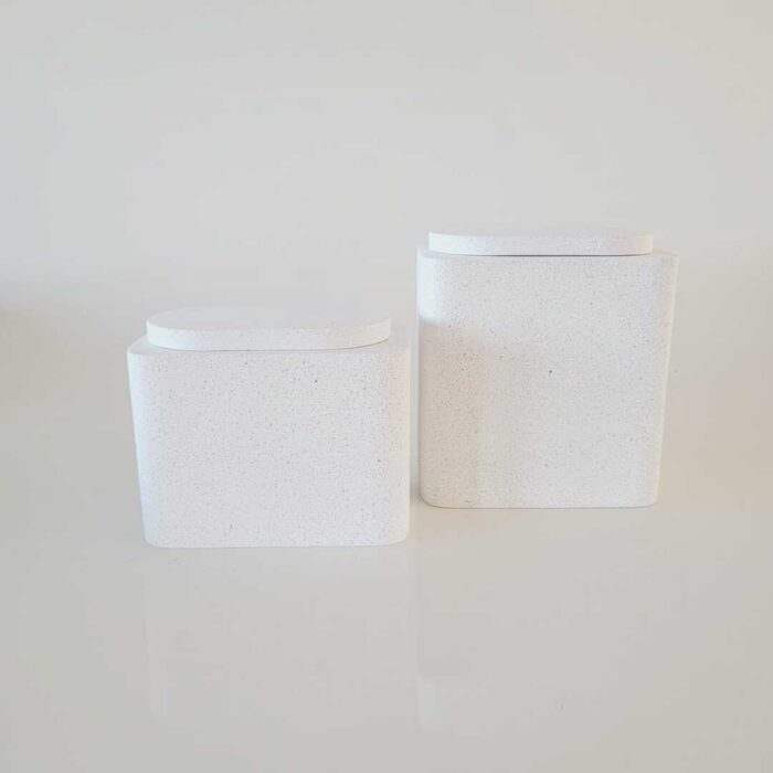 Potiche de resina com tampa com brilhos off white G - Imagem 4