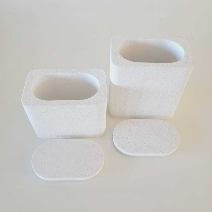 Potiche de resina com tampa com brilhos off white P - Imagem 3
