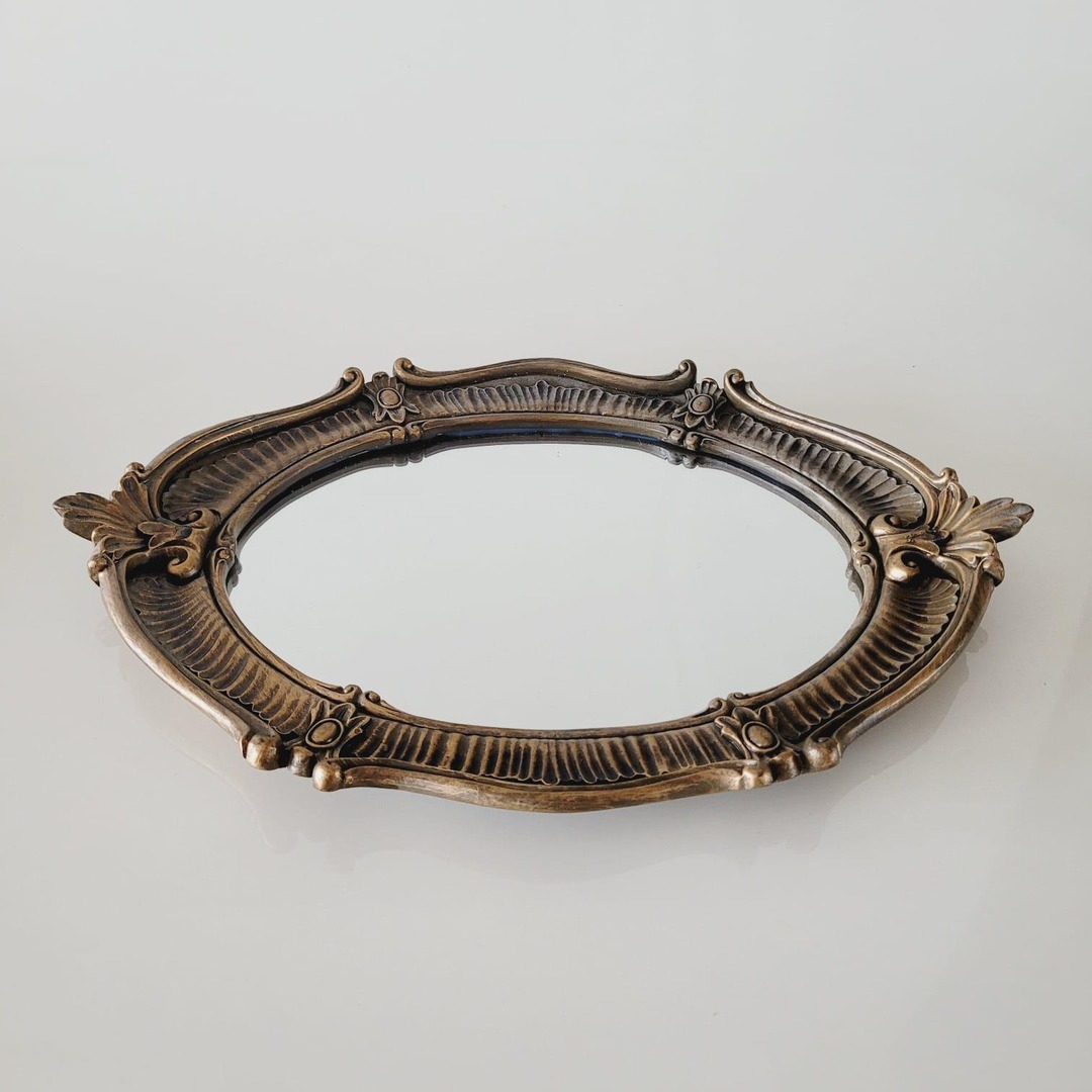 Bandeja de resina oval com espelho bronze