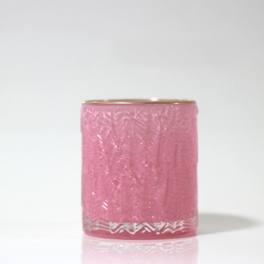 Vaso de vidro rosa com filete dourado - Imagem 2