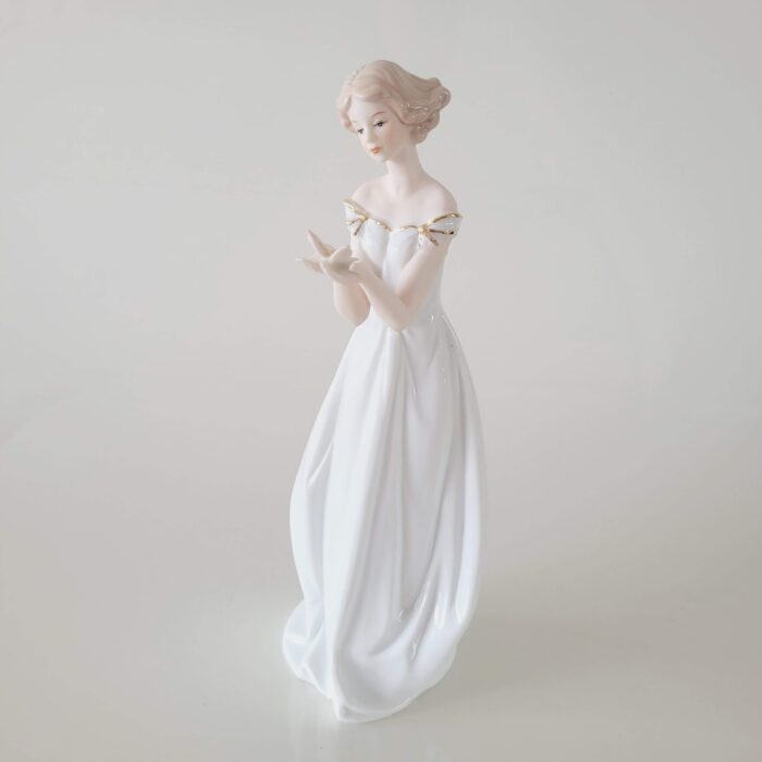 Figura de porcelana dama com borboleta - Imagem 2