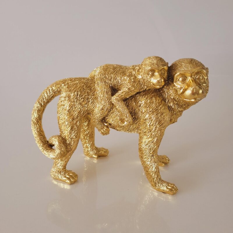 Escultura de resina Mãe Macaco e Filhote dourado