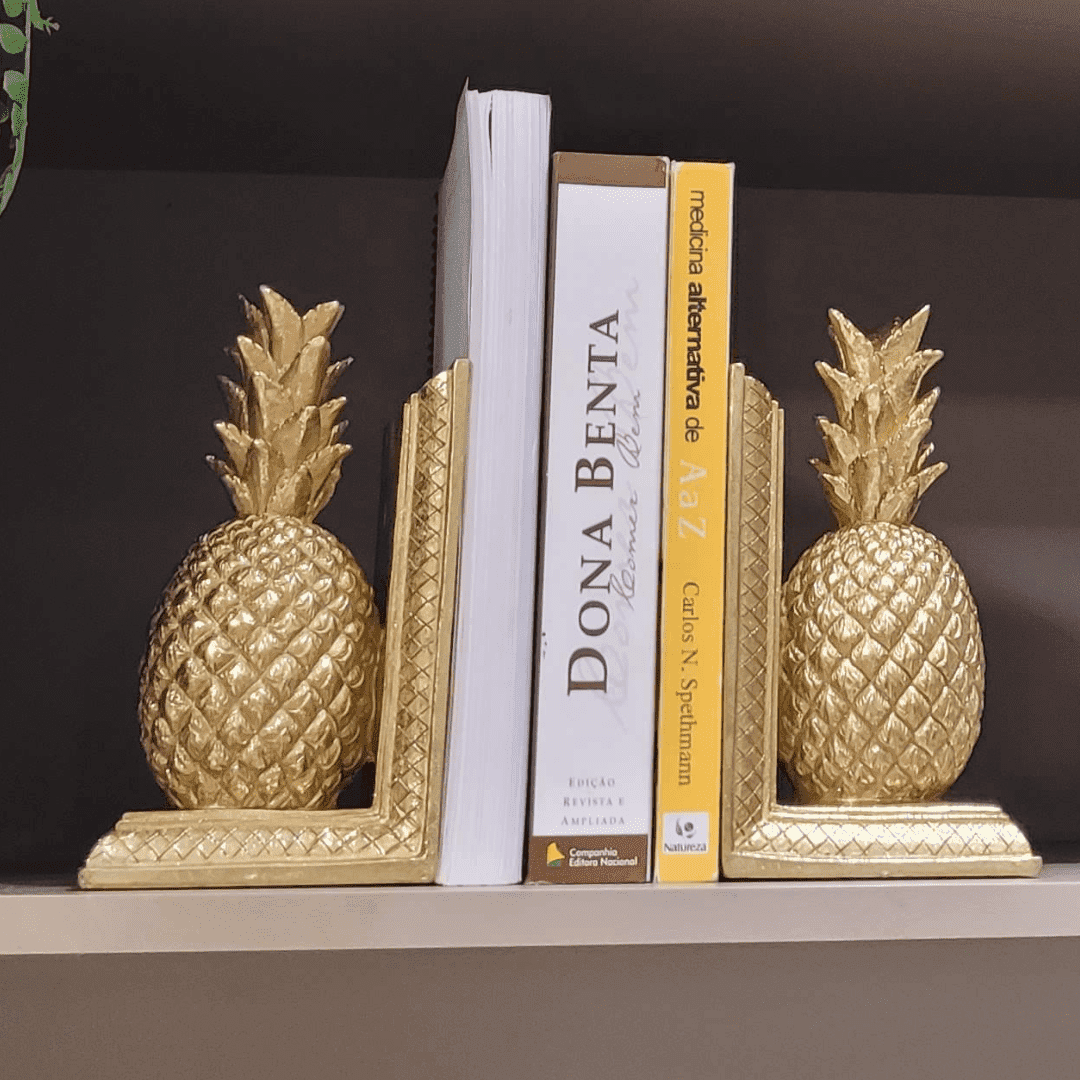 Aparador de livros em resina pineapple abacaxi dourado