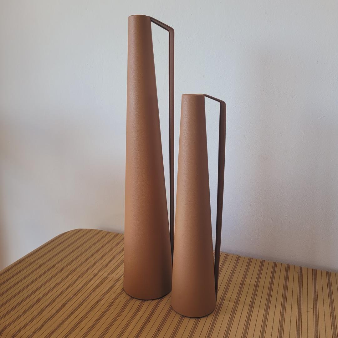 Vaso de metal cônico com alça marrom G55XØ11 - Imagem 2