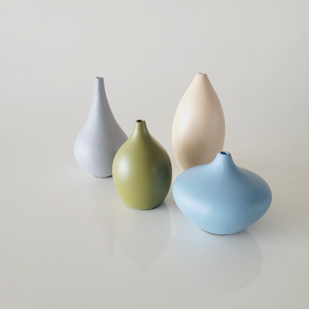 Vaso de resina mini B cinza