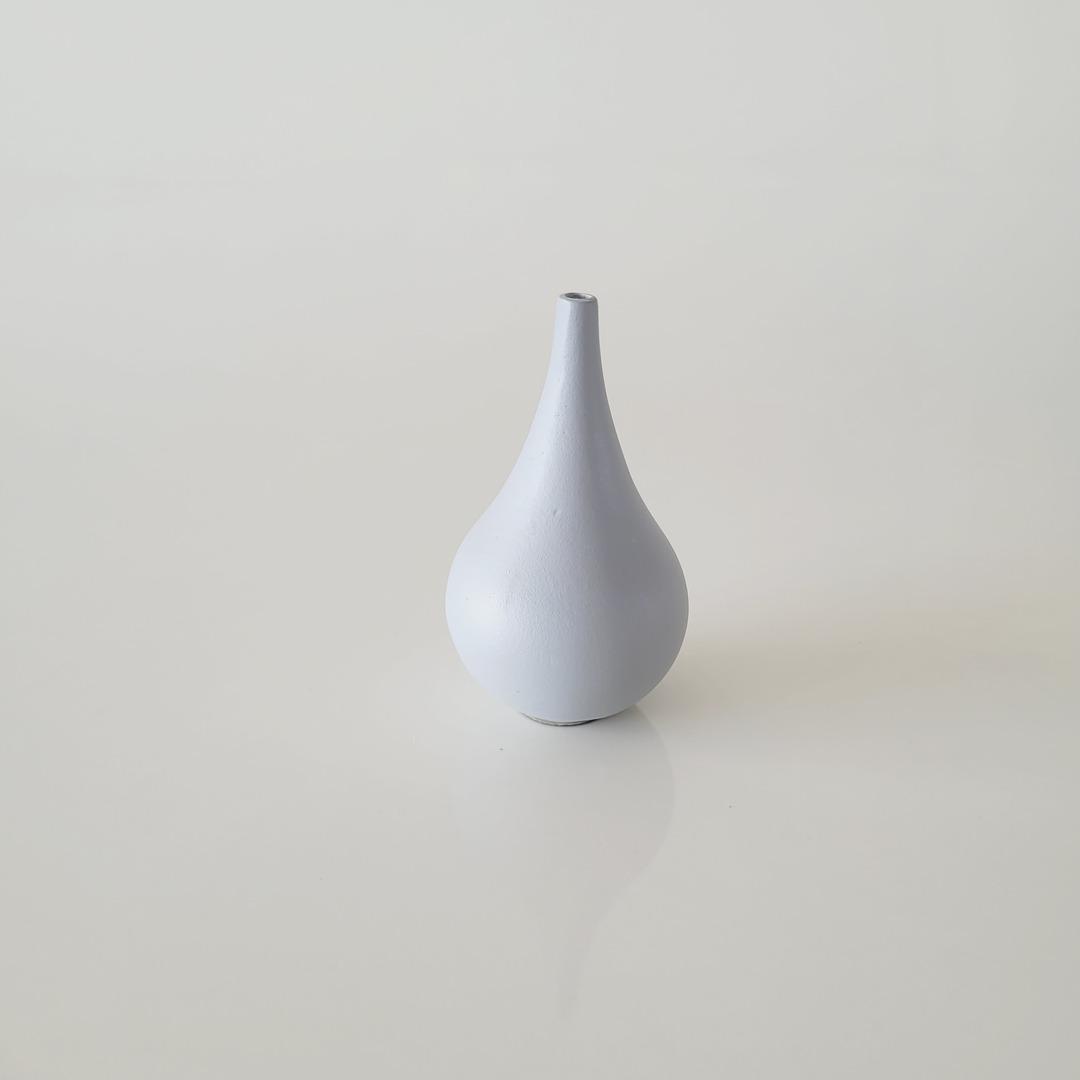 Vaso de resina mini B cinza - Imagem 2