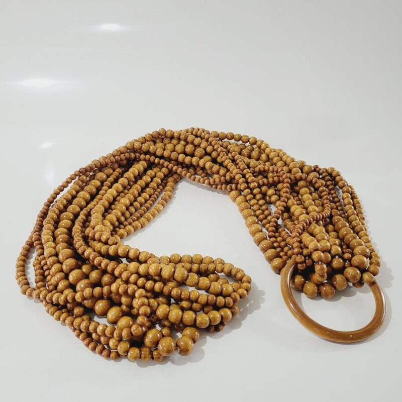 Colar de mesa decorativo de madeira esferas c/ aro voltas nogueira brilho 110