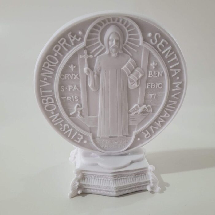 Estatueta de mármore medalhão de São Bento com pedestal 18cm