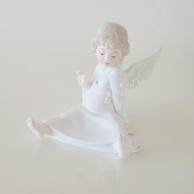 Figura de porcelana Anjo criança 10x10x14