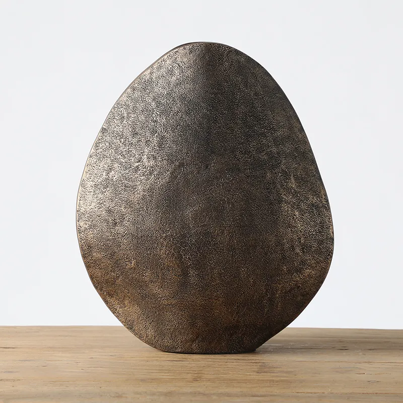 Vaso de resina Zak G texturizado ouro velho 40x33x16 - Imagem 3